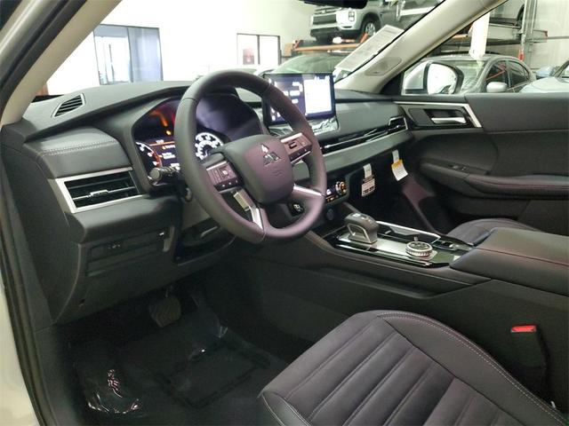 Photo of 2025 Alloy Silver Metallic Mitsubishi Outlander