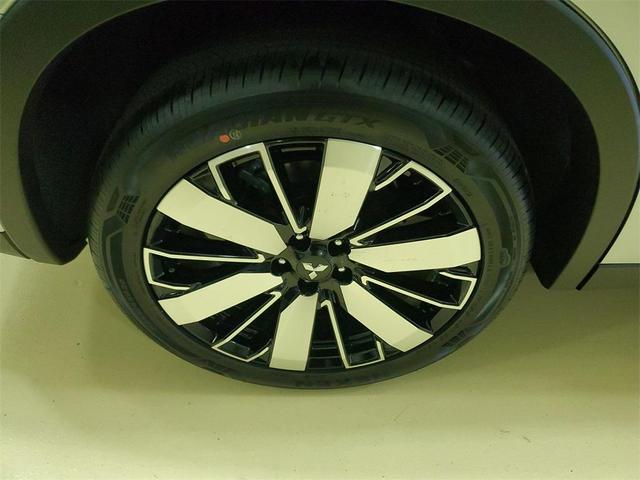 Photo of 2025 Alloy Silver Metallic Mitsubishi Outlander