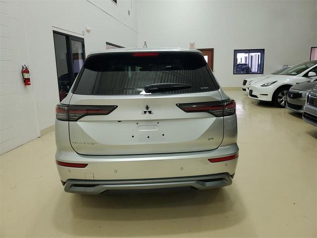 Photo of 2025 Alloy Silver Metallic Mitsubishi Outlander