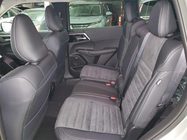 Photo of 2025 Alloy Silver Metallic Mitsubishi Outlander