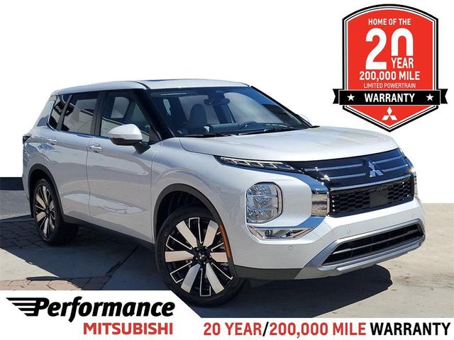 Photo of 2025 White Diamond Mitsubishi Outlander