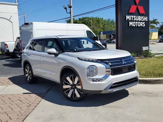 Photo of 2025 White Diamond Mitsubishi Outlander