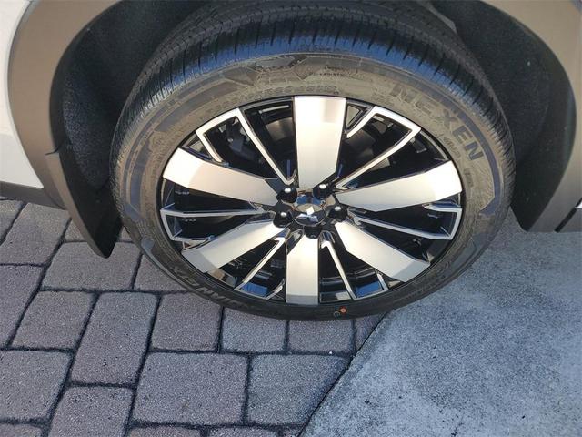 Photo of 2025 White Diamond Mitsubishi Outlander