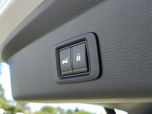 Photo of 2025 White Diamond Mitsubishi Outlander