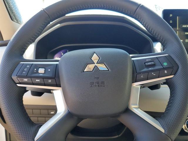 Photo of 2025 White Diamond Mitsubishi Outlander