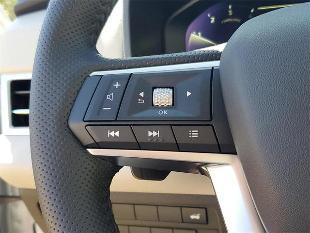 Photo of 2025 White Diamond Mitsubishi Outlander