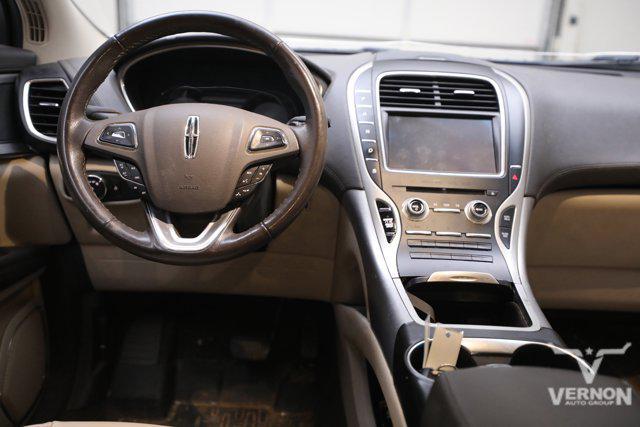 Photo of 2018 White Platinum Metallic Tri-Coat Lincoln MKX