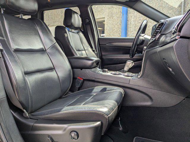 Photo of 2021 Diamond Black Crystal Pearlcoat Jeep Grand Cherokee