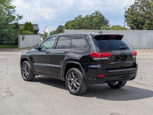 Photo of 2021 Diamond Black Crystal Pearlcoat Jeep Grand Cherokee