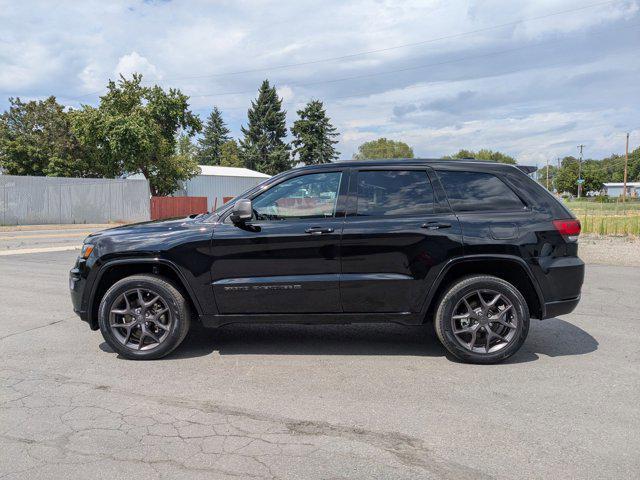 Photo of 2021 Diamond Black Crystal Pearlcoat Jeep Grand Cherokee