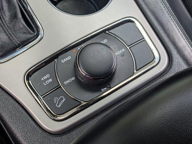 Photo of 2021 Diamond Black Crystal Pearlcoat Jeep Grand Cherokee