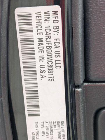 Photo of 2021 Diamond Black Crystal Pearlcoat Jeep Grand Cherokee