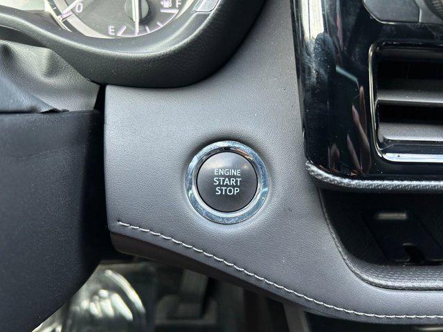 Photo of 2022 Pearl Toyota Highlander