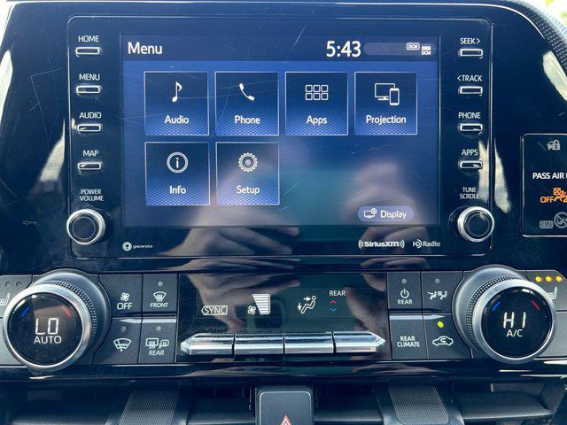 Photo of 2022 Pearl Toyota Highlander