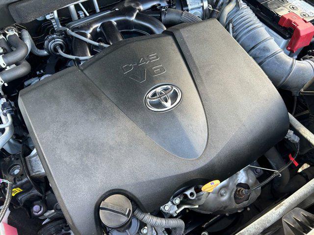 Photo of 2022 Pearl Toyota Highlander