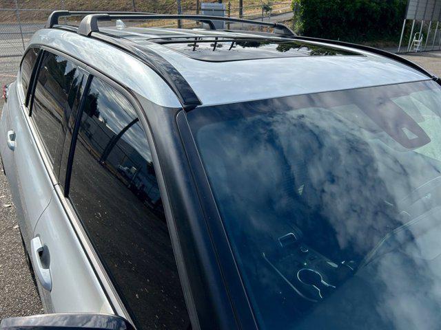 Photo of 2022 Pearl Toyota Highlander