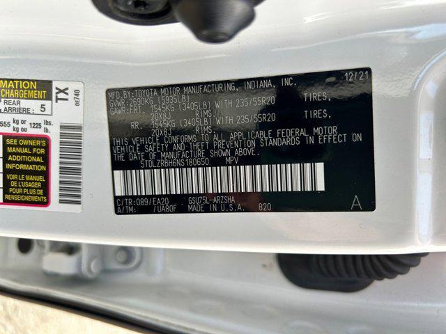 Photo of 2022 Pearl Toyota Highlander