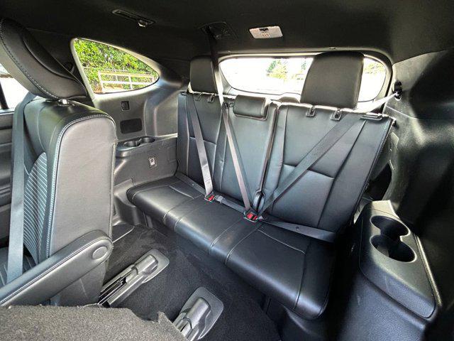 Photo of 2022 Pearl Toyota Highlander