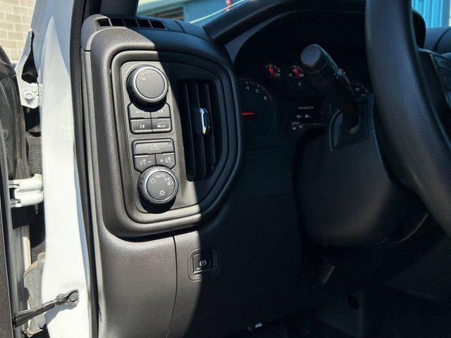 Photo of 2019 Summit White Chevrolet Silverado 1500