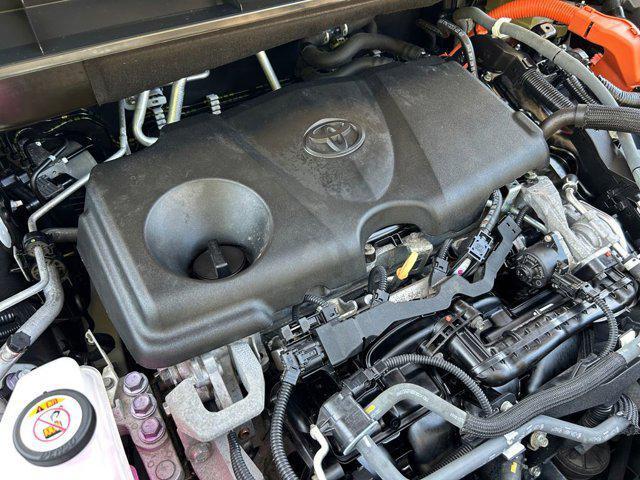 Photo of 2021 Blizzard Pearl Toyota Highlander Hybrid
