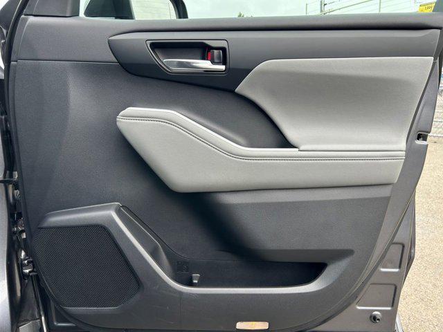 Photo of 2024 Magnetic Gray Toyota Highlander