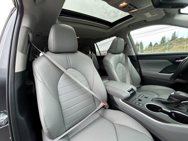 Photo of 2024 Magnetic Gray Toyota Highlander