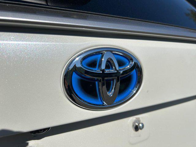 Photo of 2022 Blizzard Pearl Toyota RAV4 Hybrid