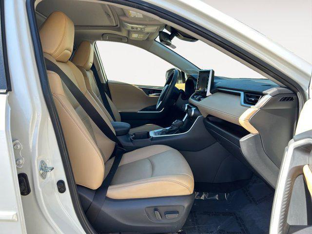 Photo of 2022 Blizzard Pearl Toyota RAV4 Hybrid