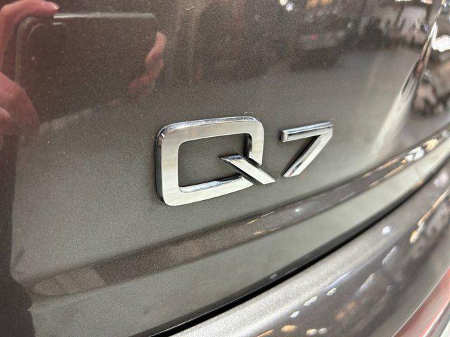 Photo of 2019 Samurai Gray Metallic Audi Q7