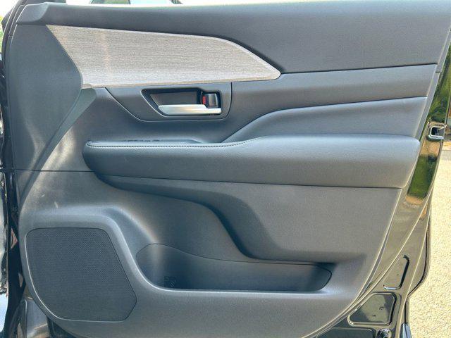 Photo of 2024 Midnight Black Toyota Grand Highlander