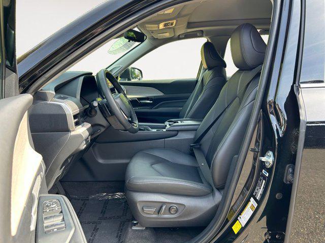 Photo of 2024 Midnight Black Toyota Grand Highlander