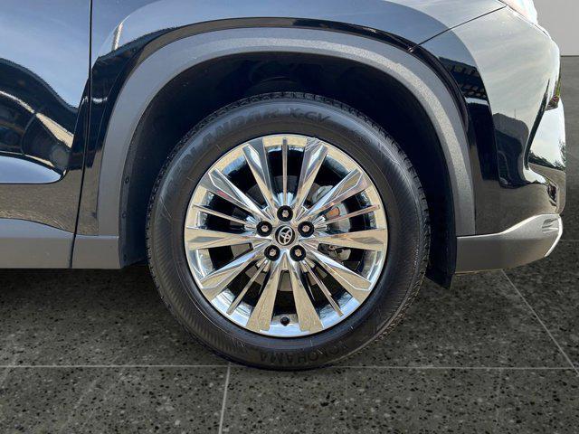 Photo of 2024 Midnight Black Toyota Grand Highlander