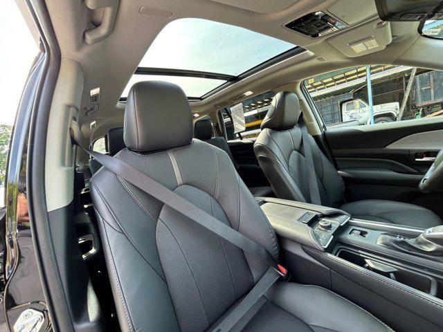 Photo of 2024 Midnight Black Toyota Grand Highlander