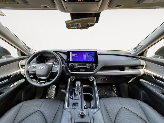 Photo of 2024 Midnight Black Toyota Grand Highlander