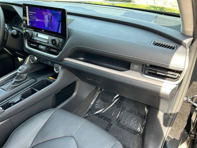 Photo of 2024 Midnight Black Toyota Grand Highlander