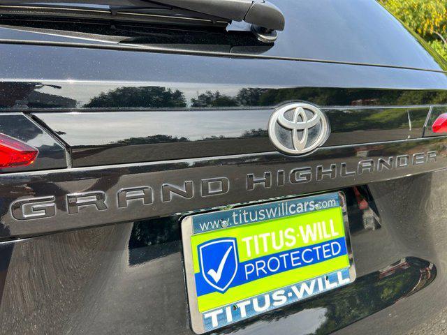 Photo of 2024 Midnight Black Toyota Grand Highlander
