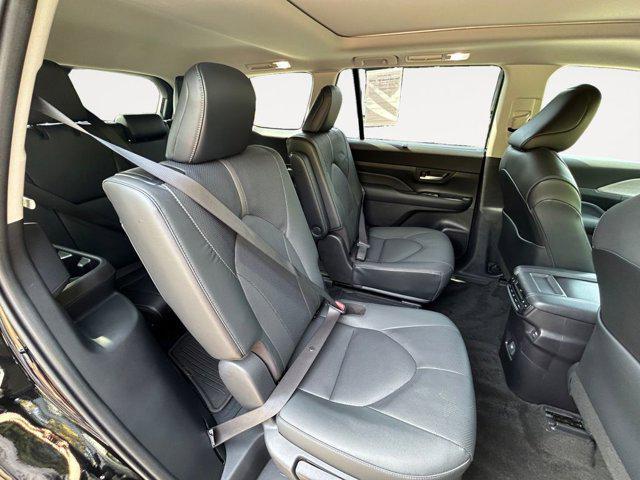 Photo of 2024 Midnight Black Toyota Grand Highlander