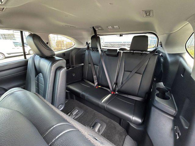 Photo of 2024 Celestial Silver Metallic Toyota Highlander Hybrid