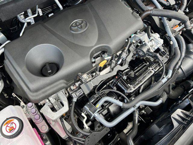 Photo of 2024 Celestial Silver Metallic Toyota Highlander Hybrid