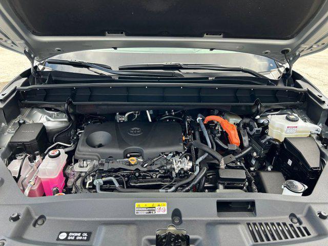 Photo of 2024 Celestial Silver Metallic Toyota Highlander Hybrid