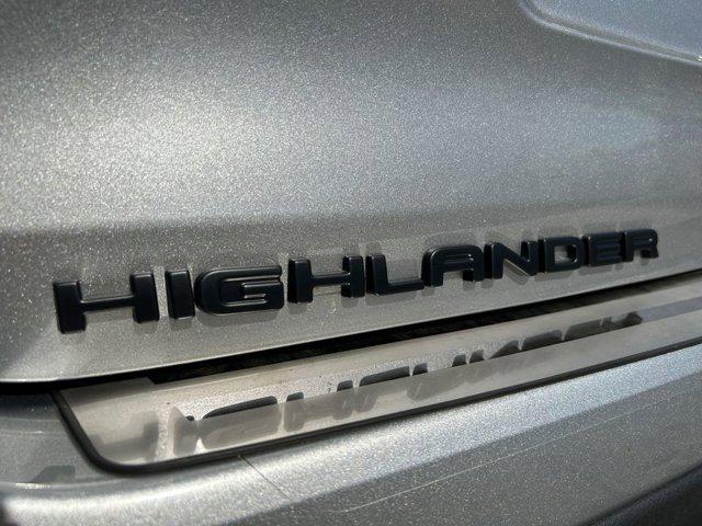 Photo of 2024 Celestial Silver Metallic Toyota Highlander Hybrid