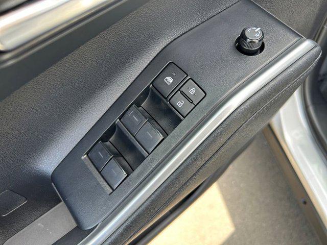 Photo of 2024 Celestial Silver Metallic Toyota Highlander Hybrid