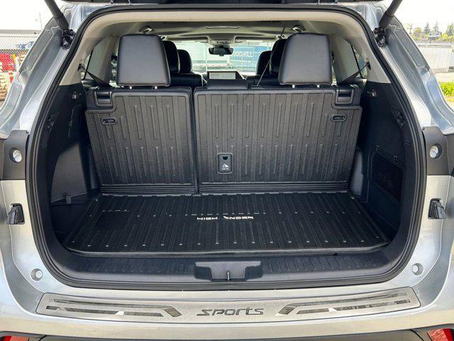 Photo of 2024 Celestial Silver Metallic Toyota Highlander Hybrid