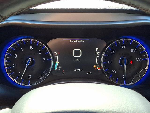 Photo of 2021 Brilliant Black Crystal Pearlcoat Chrysler Pacifica