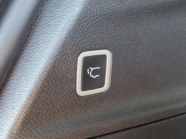 Photo of 2021 Brilliant Black Crystal Pearlcoat Chrysler Pacifica