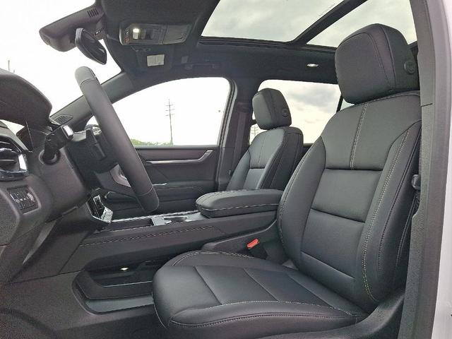 Photo of 2025 White Frost Tri-Coat GMC Acadia