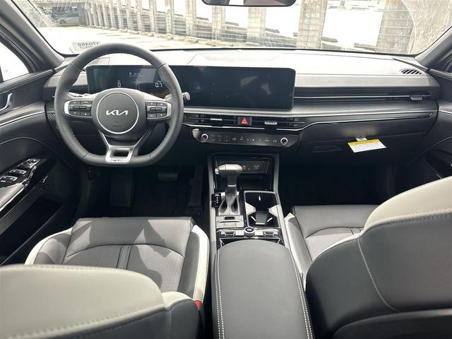 Photo of 2025 Wolf Gray Kia K5
