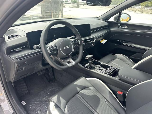 Photo of 2025 Wolf Gray Kia K5