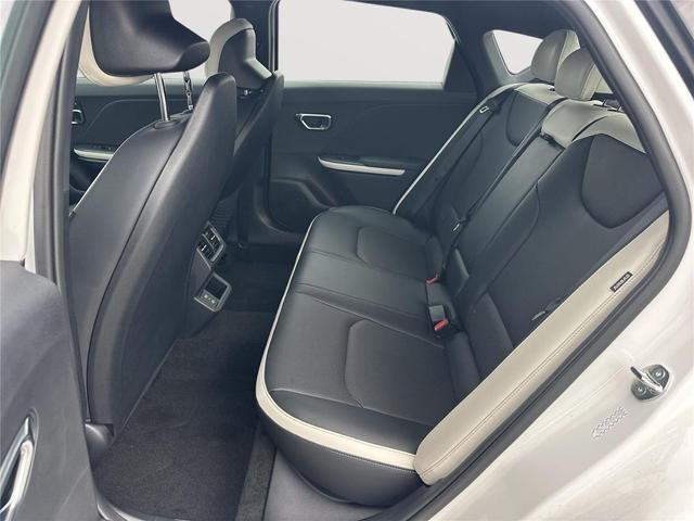 Photo of 2025 Snow White Pearl Kia K4