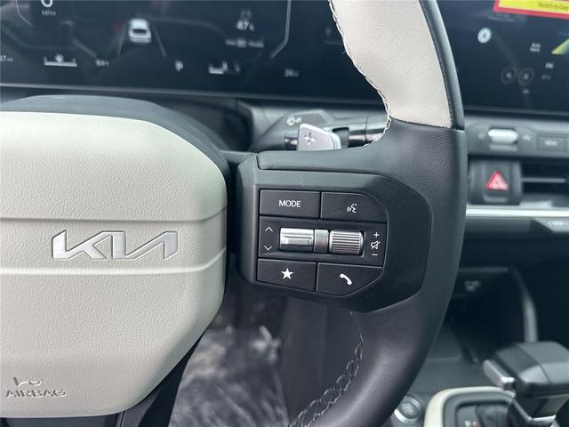 Photo of 2025 Snow White Pearl Kia K4